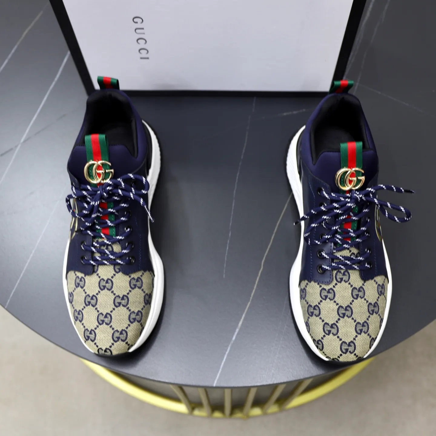 Ex-factory price: 462💰🙅‍♂️🙅‍♂️🙅‍♂️ Brand: GUCCI Standard code: 38-44 (45 customized) Grade: Same as the official website Material: Original material splicing Comfortable and breathable lining Lightweight and wear-resistant sports outsole Style category: Men's fashionable casual shoes Running sneakers Distinguished luxury brand elements Top luxury Color: actual picture color